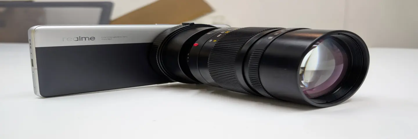 ریلمی از گوشی مفهومی با لنزهای فول‌سایز  DSLR پرده برداشت